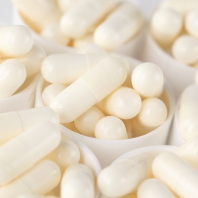 Dr. Oz talked to Suzanne Somers about her detox plan. She suggested we use glass containers for storage, take probiotics for our health, and eat clean.